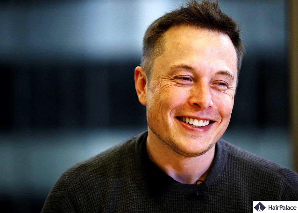 Elon Musk résultat de la greffe de cheveux