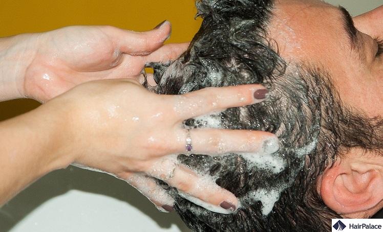 lavage des cheveux pour éviter la chute des cheveux