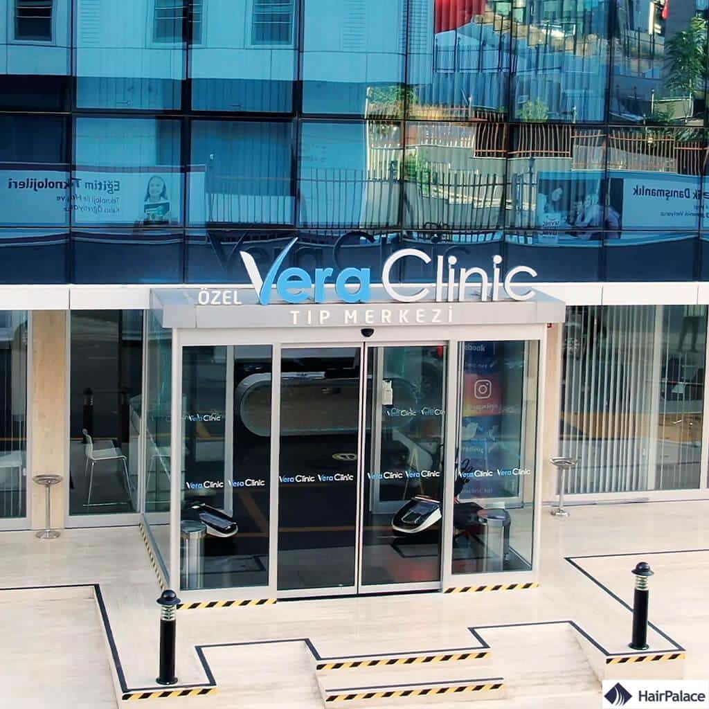 La clinique vera propose des traitements de greffe de cheveux à Istanbul, en Turquie