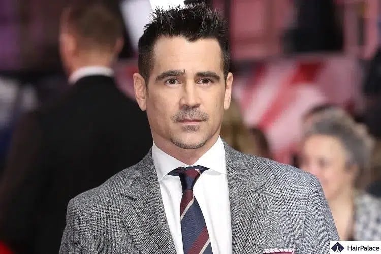 Colin Farrel les cheveux raides