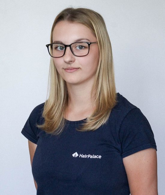 Laura Hollosy assistant